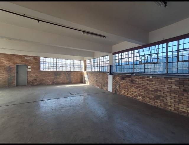 926M² WAREHOUSE TO LET IN BENROSE
